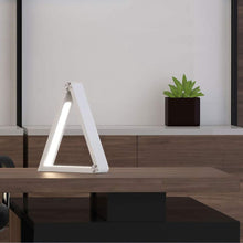 將圖片載入圖庫檢視器 現代鐵三角枱燈 (可調節角度、色溫及具無線充電功能) - RD Infinity Tech
